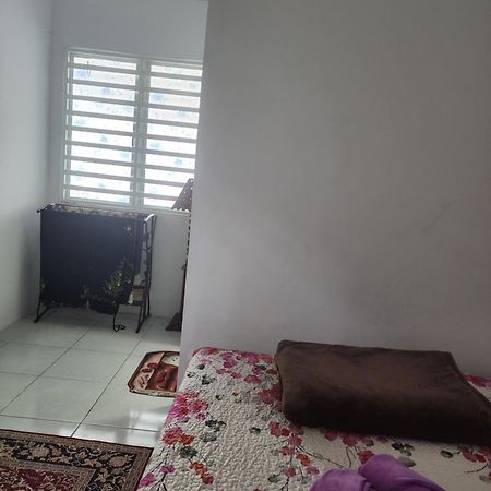 Mieda Rizqi Homestay Kampong Melayu Changkat Larah Exterior photo
