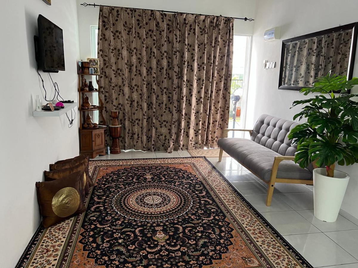 Mieda Rizqi Homestay Kampong Melayu Changkat Larah Exterior photo