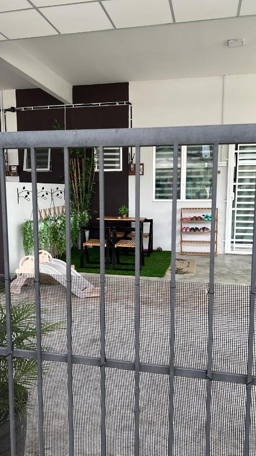 Mieda Rizqi Homestay Kampong Melayu Changkat Larah Exterior photo