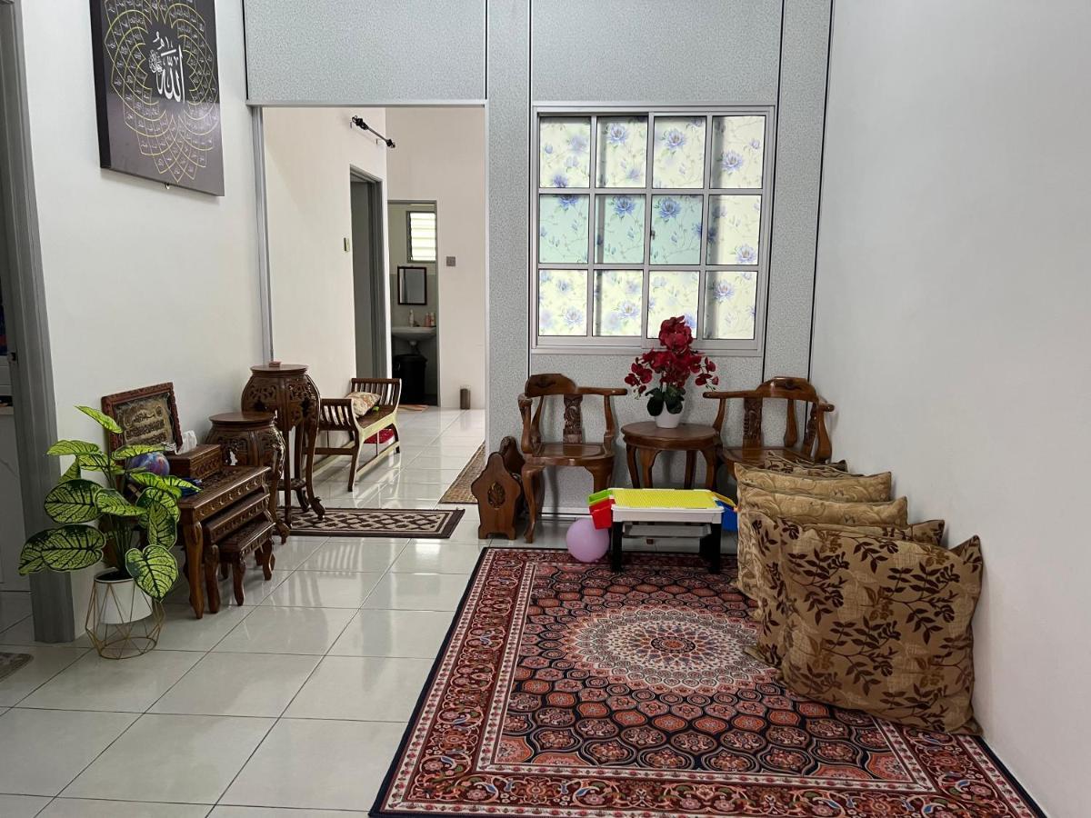 Mieda Rizqi Homestay Kampong Melayu Changkat Larah Exterior photo