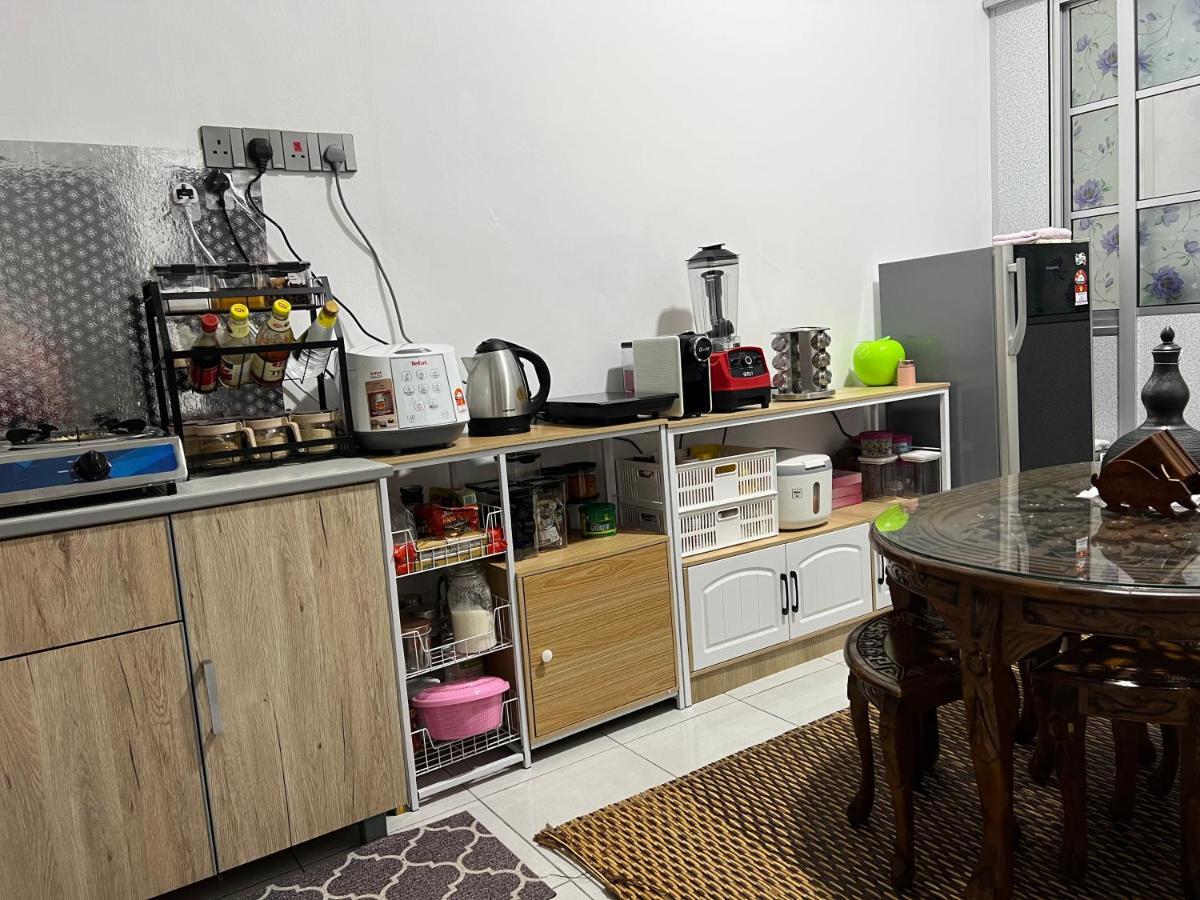 Mieda Rizqi Homestay Kampong Melayu Changkat Larah Exterior photo